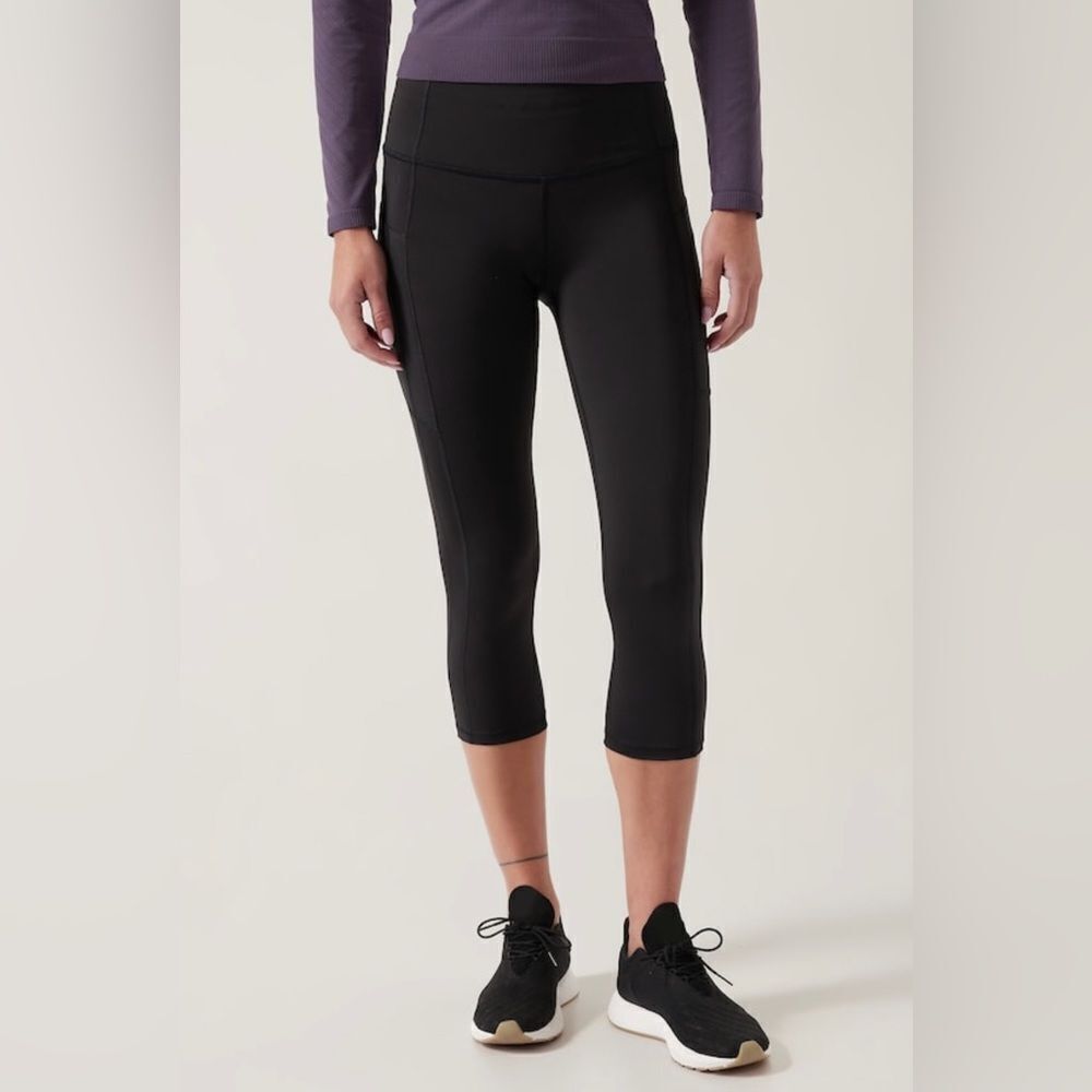 NWT Athleta Ultimate Stash Black Capri size XS/P.